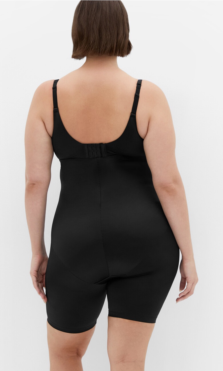 Smooth & Chic Thigh Shaper - black