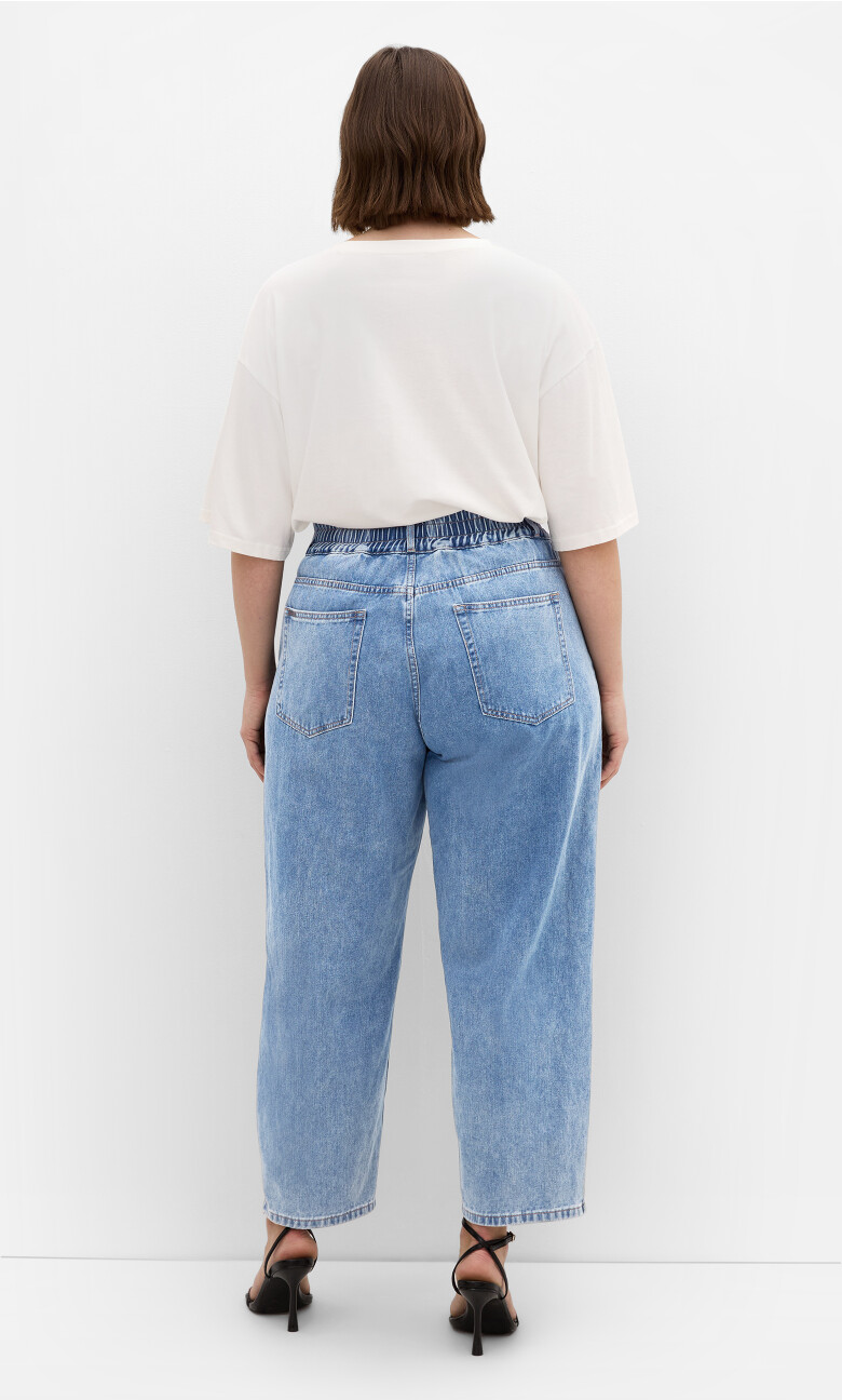 Harley Fit Stretched Waist Jean - mid wash