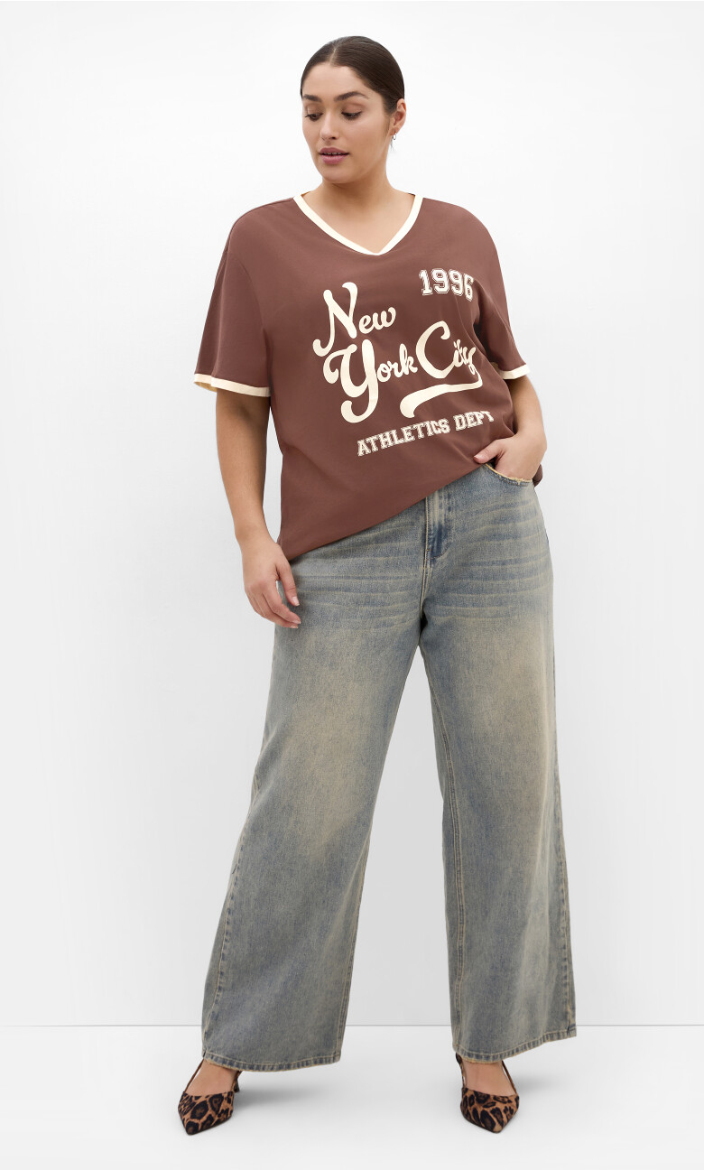 Plus Size TEE GAME ON - chocolate