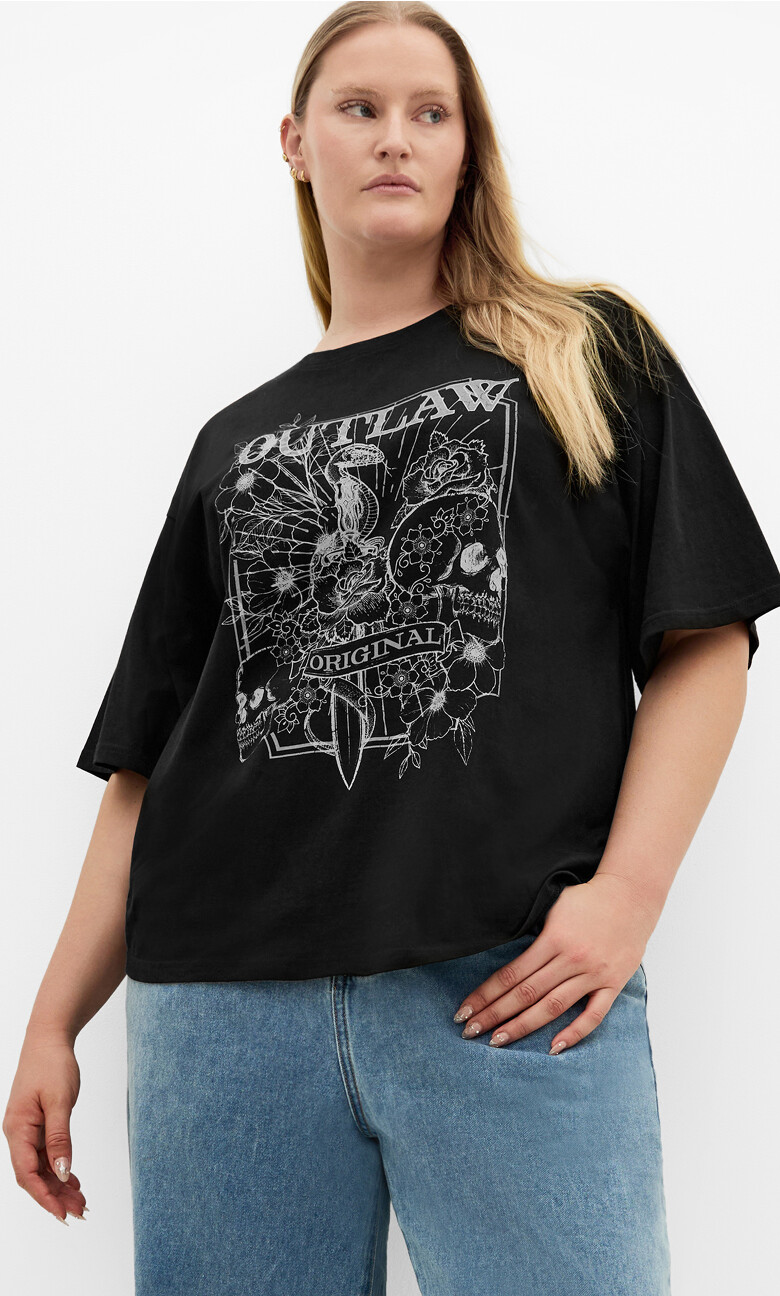 Plus Size Oversized Outlaw Tee - black