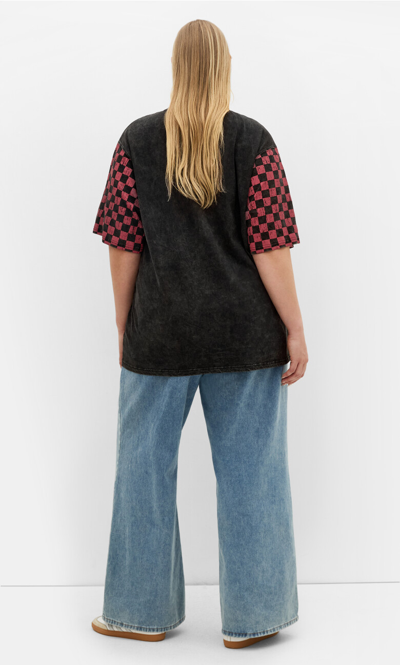 Wrangling Hearts Oversized Tee - black wash