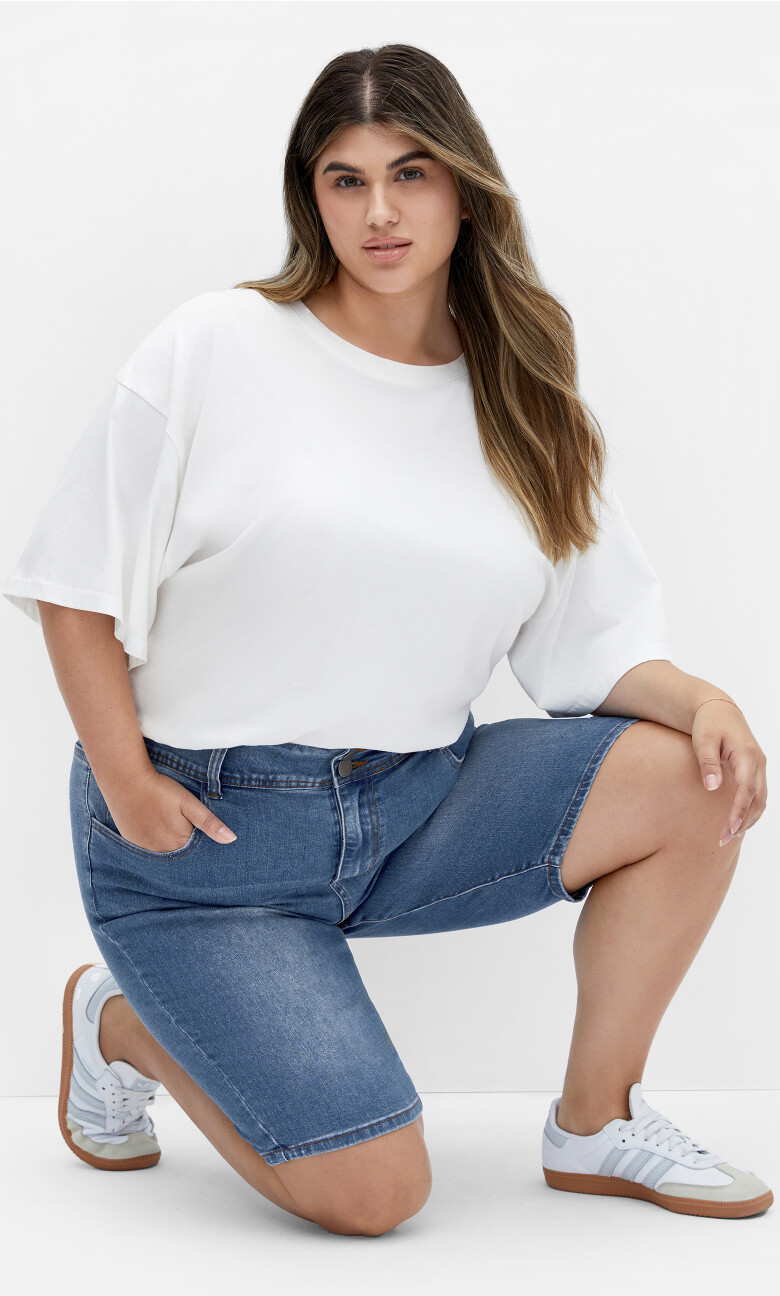 Classic Pins Short - mid wash