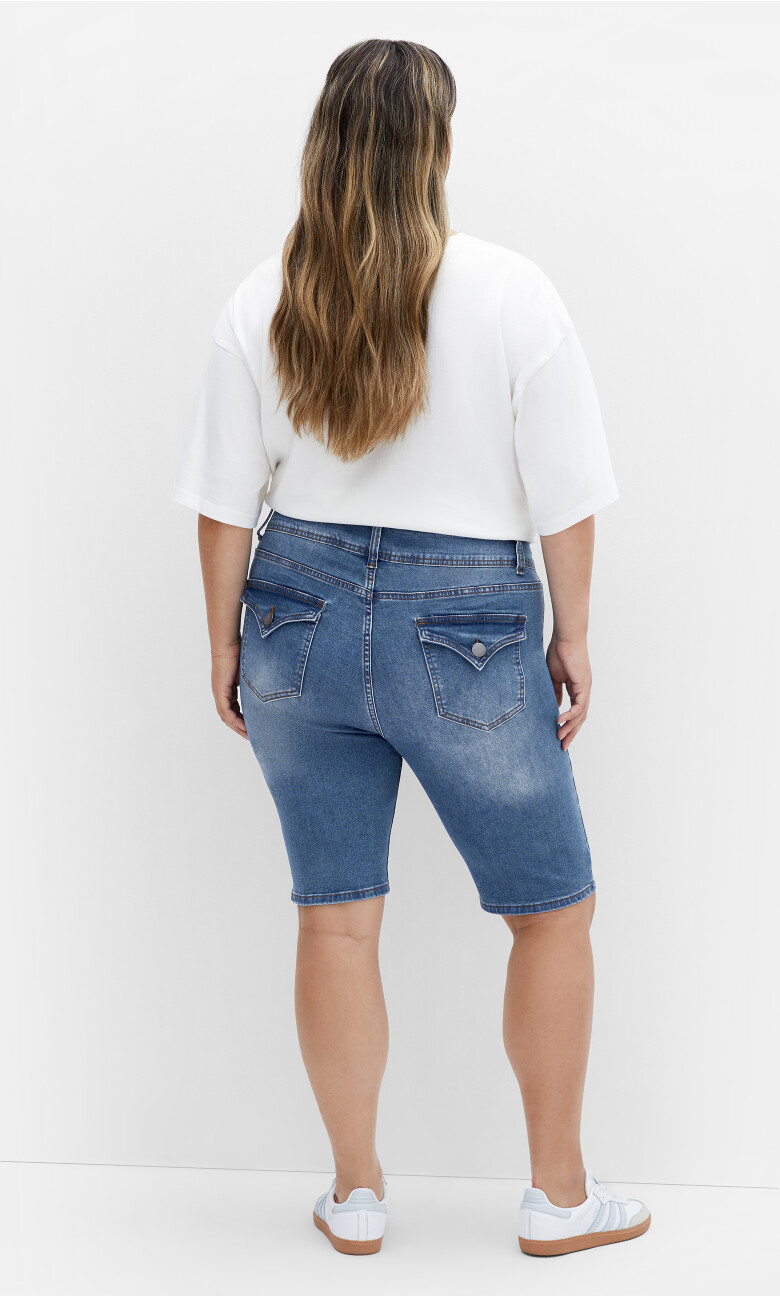 Classic Pins Short - mid wash