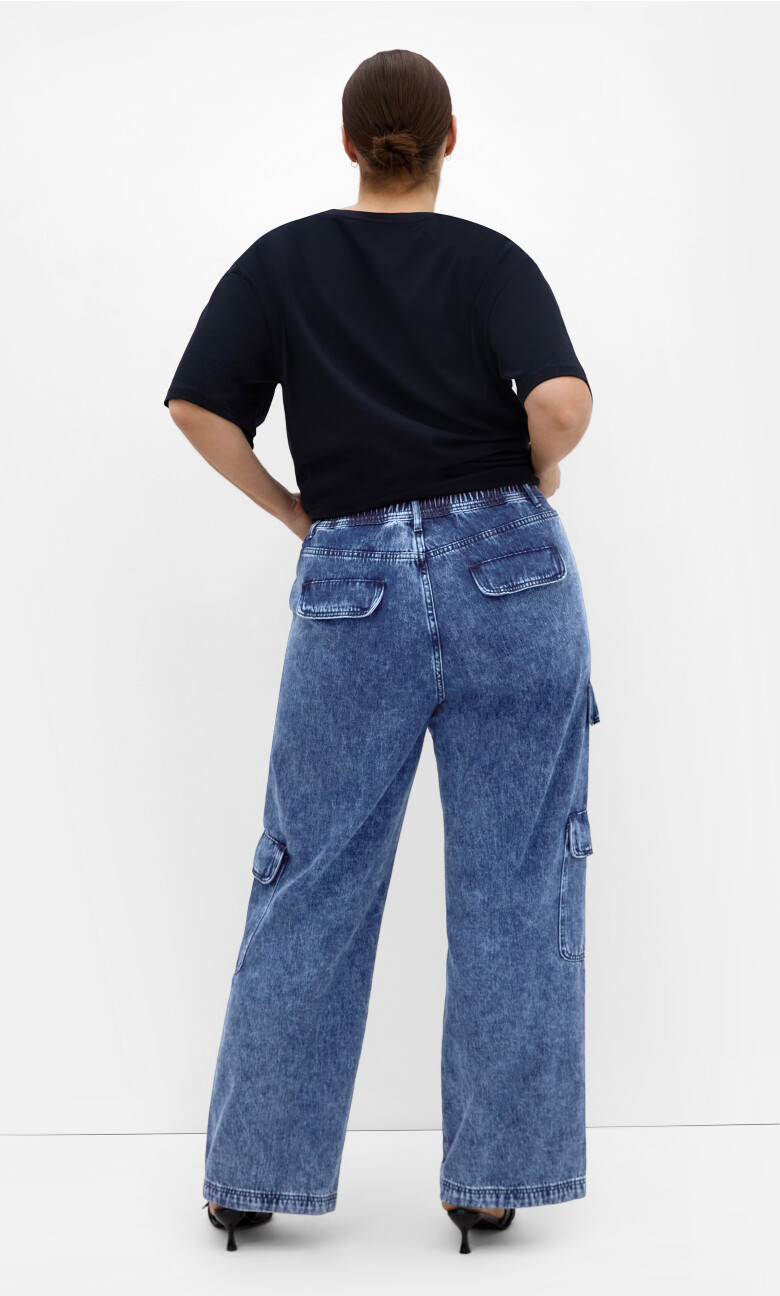 Harley Fit Cargo Detail Jean - mid wash