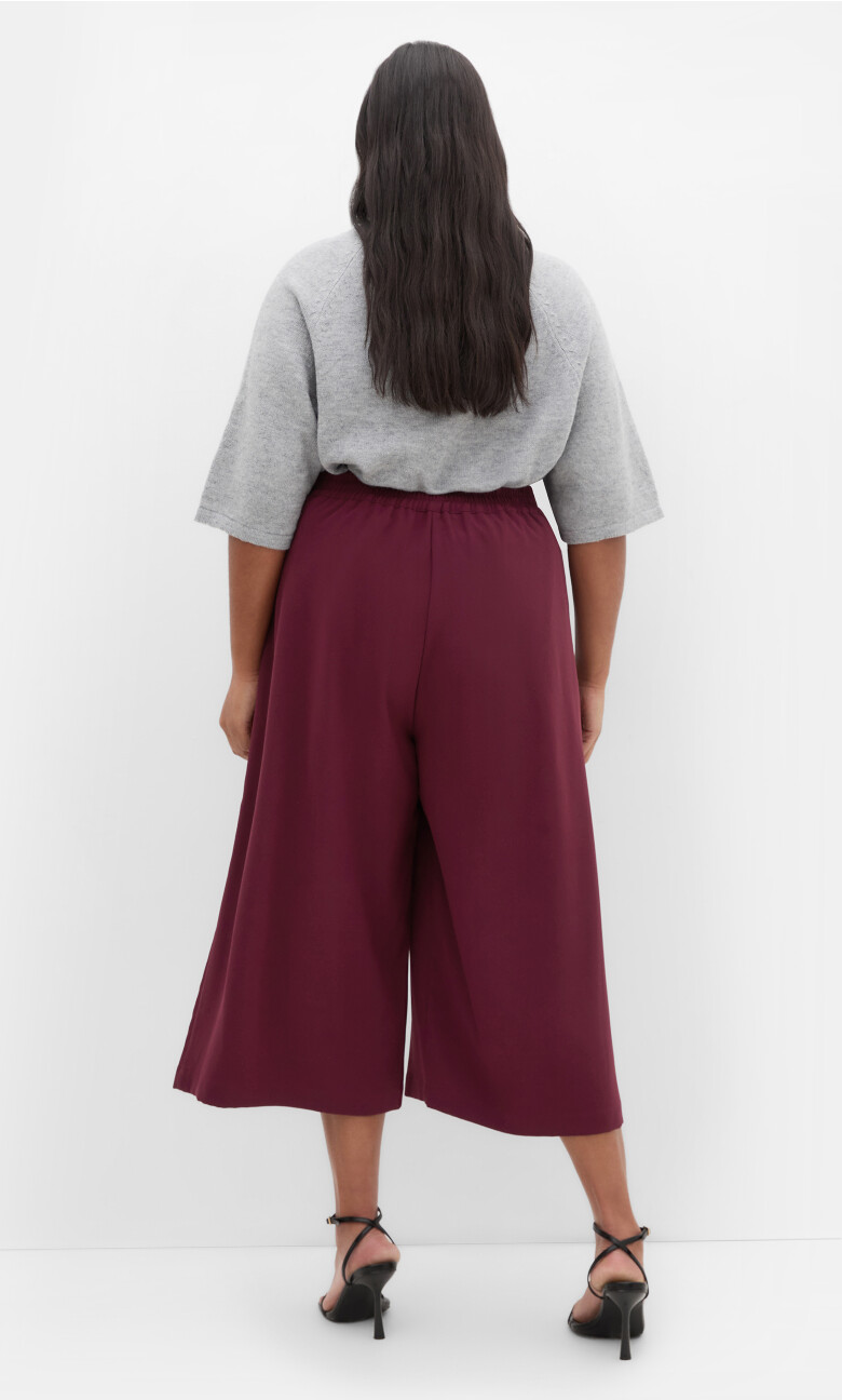 Abbie Crop Pant - dark cherry