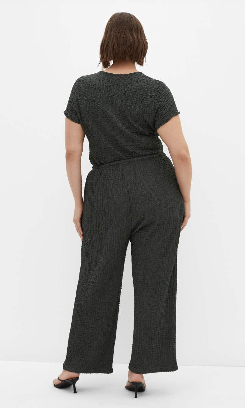 Zoie Pant - military