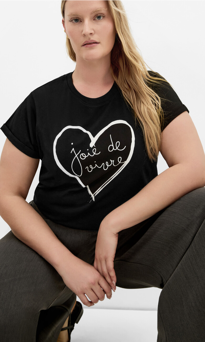 Cuffed Sleeve Love Me Tee - black