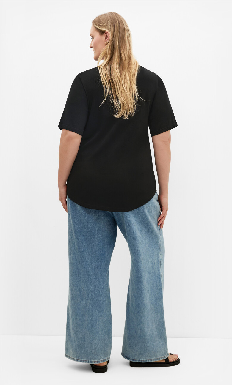 Curved Hem Red Nightfall Tee - black